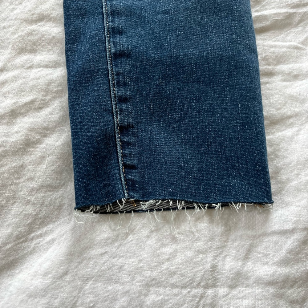 Good American Jean. Good Waist Crop, skinny high rise jean with flat tummy tech - Picture 7 of 9